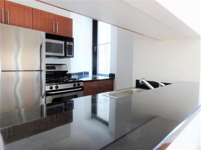 Building Photo - 100 Maiden Ln