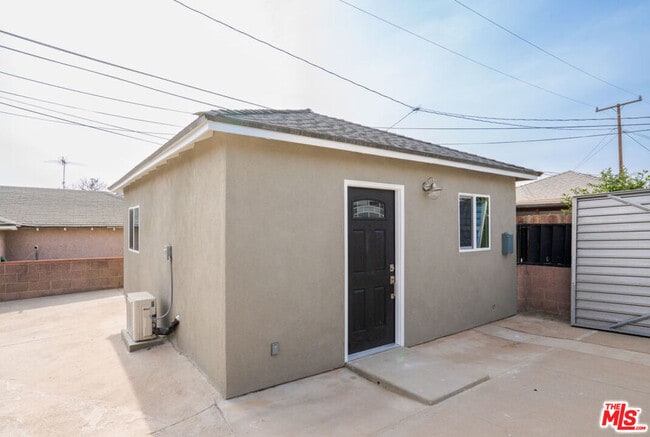 Building Photo - 2217 W Via Camille