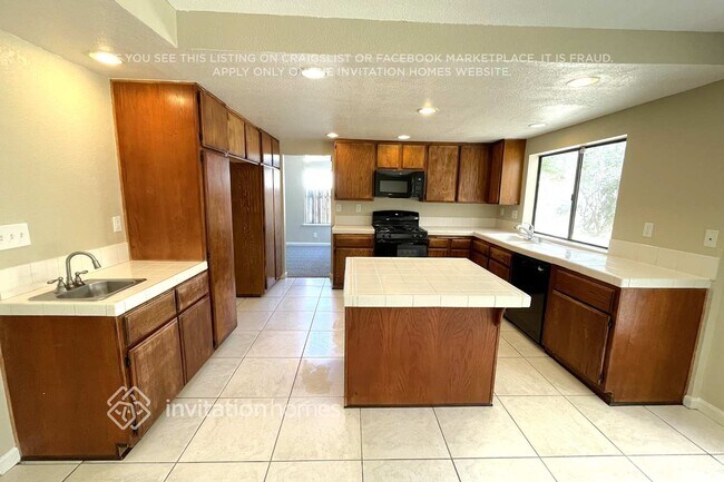 Building Photo - 4640 Vitrina Ln