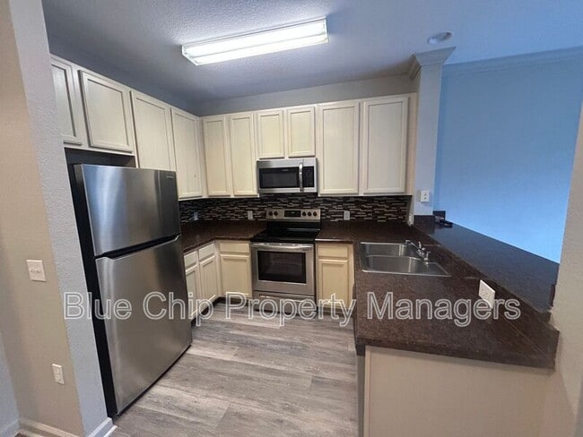 Foto del edificio - 14200 Avalon Rd