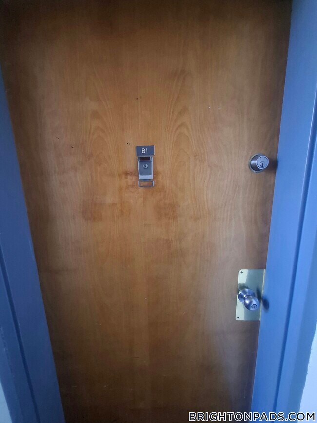 Foto del edificio - 148 N Beacon St