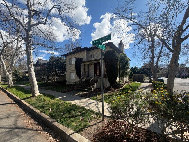 Foto del edificio - Spacious 4 Bedroom | 3 Bathroom | House in Curtis Park