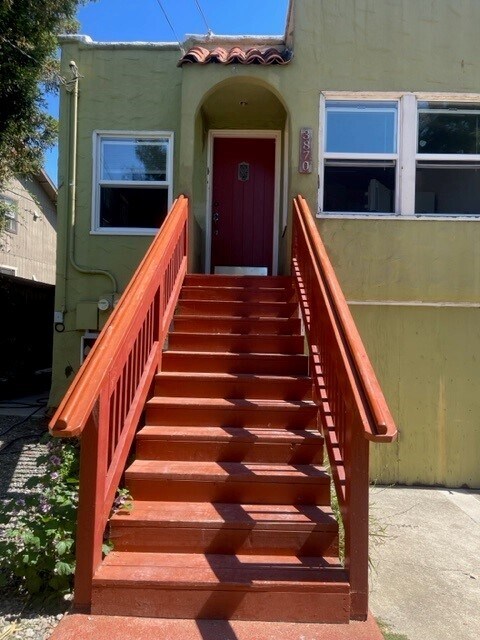Building Photo - 3870 Coolidge Ave