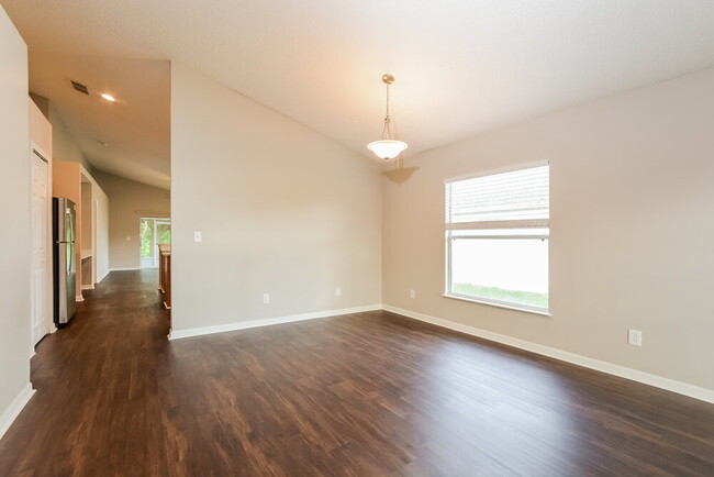 Building Photo - 3949 Hillingdon Rd