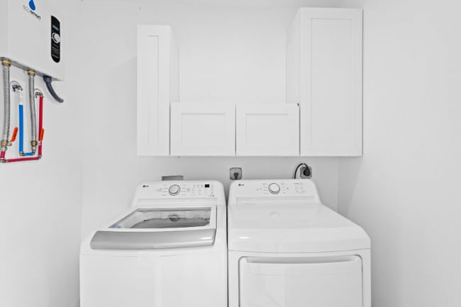 Photo - 1824 Lake St House