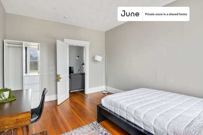 Foto del edificio - Room in Shared 3 bed/1 bath home