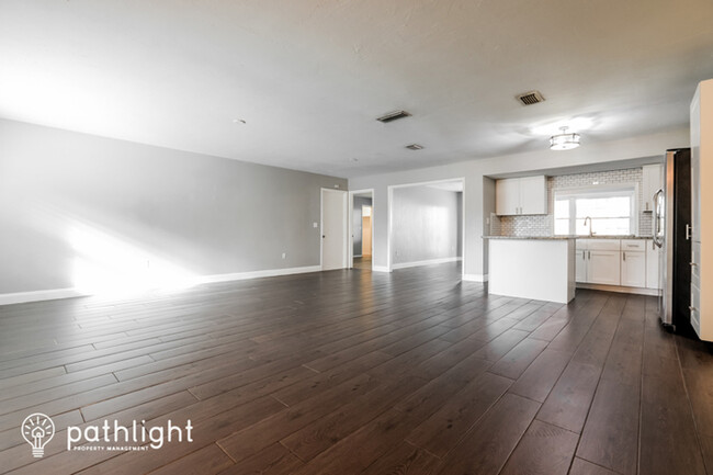 Building Photo - 2907 Norwich Drive West, Bradenton, FL, 34205