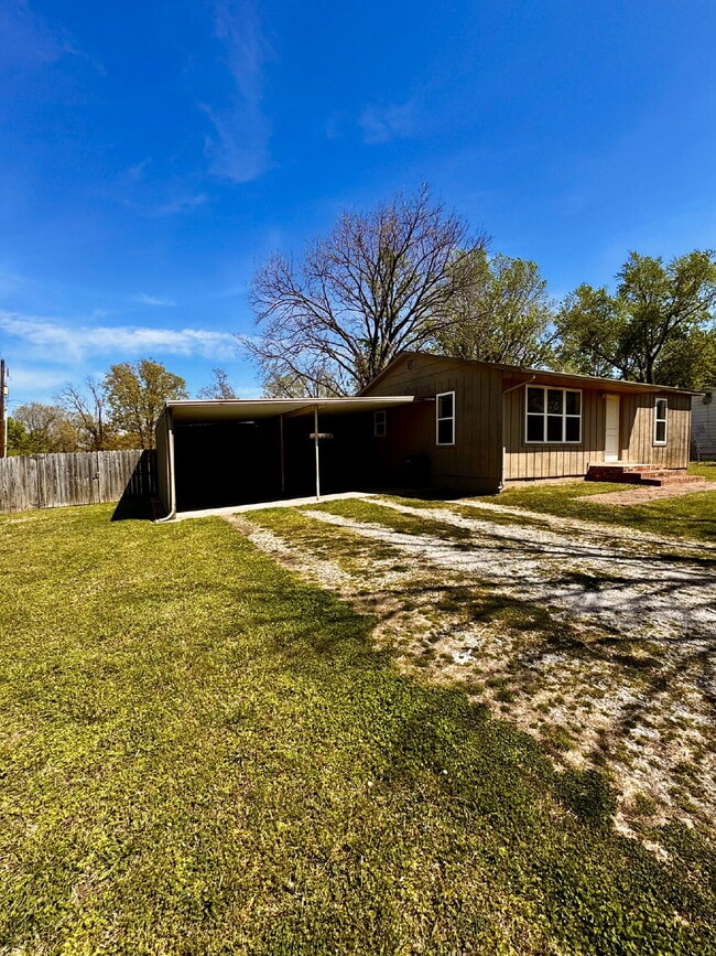 Building Photo - 803 E Greenfield St