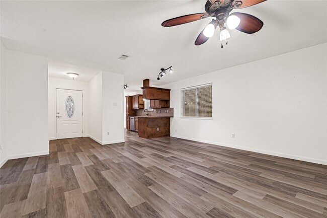 Foto del edificio - 4803 Drew Forest Ln