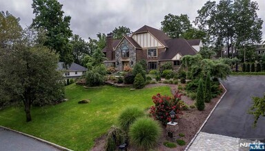 Building Photo - 39 Springhouse Rd