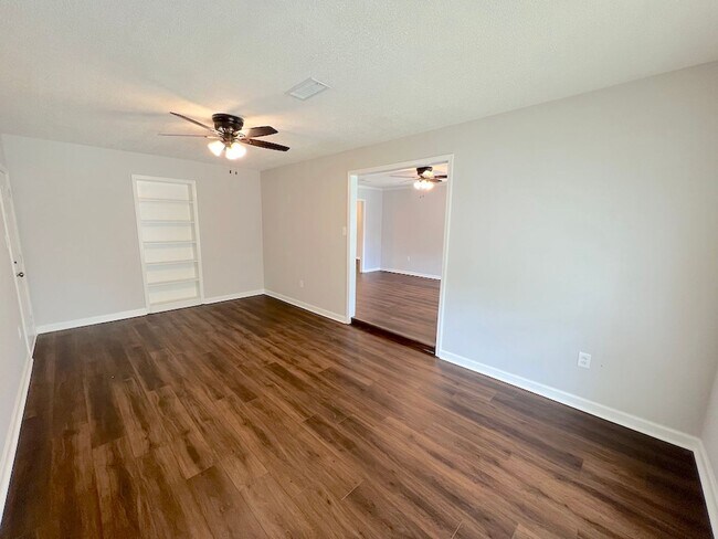 Building Photo - 3 BED | 2 BATH | SCREENED IN SUNROOM | SOUTHSIDE/VERNONBURG