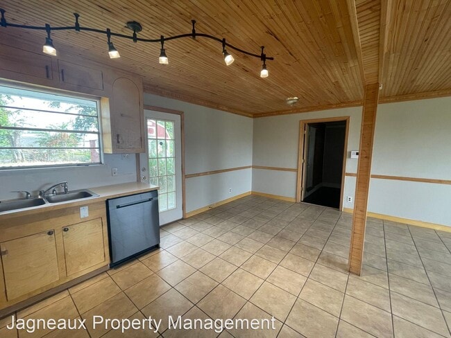 Building Photo - 4 br, 1 bath House - 1221 Texas St