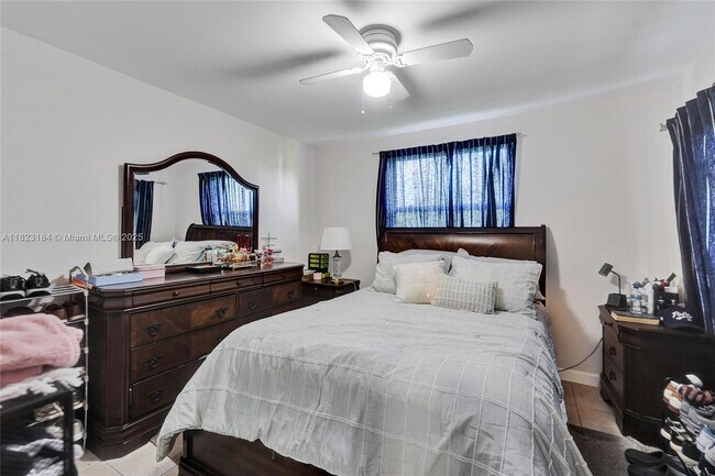 Foto del edificio - 10125 W Sunrise Blvd