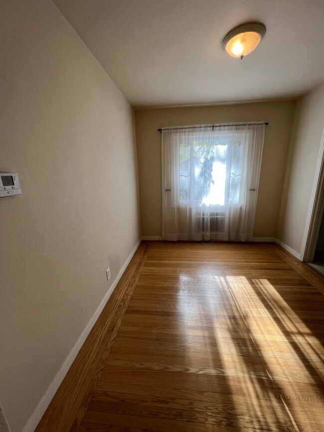 Building Photo - 734-736 McClatchy Way