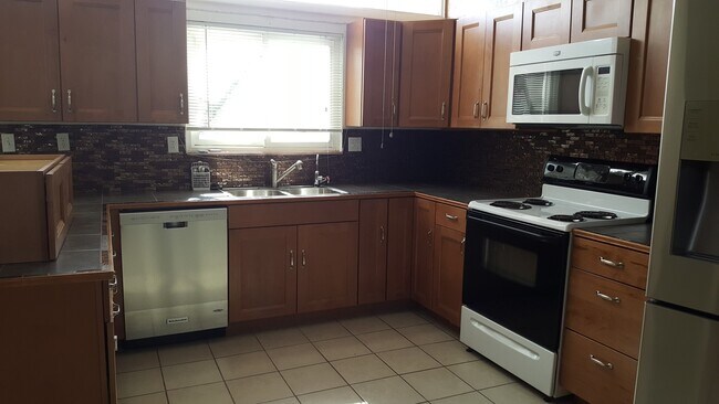 Building Photo - 3 bedroom 1 bath