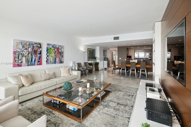 Building Photo - 1331 Brickell Bay Dr