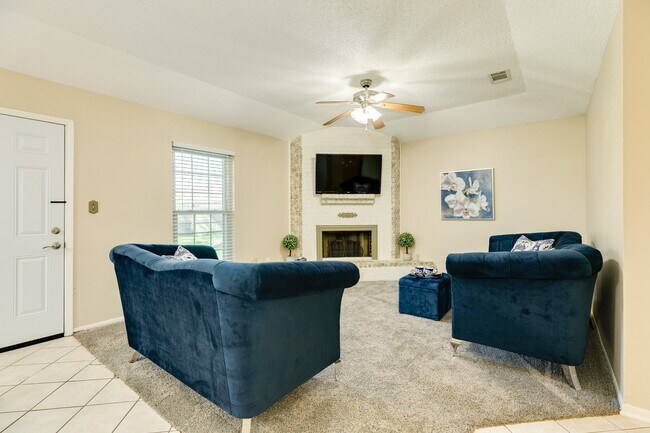 Building Photo - 530 Tall Timber Dr