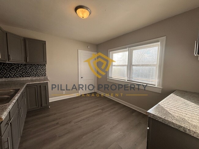 Building Photo - Spacious & Updated 2 Bedroom Home Near Southeast Indy Available NOW!