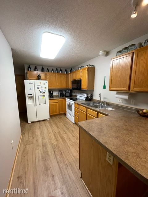 Foto del edificio - 15321 Greenhaven Ln