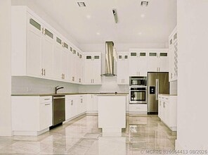 Building Photo - 2517 Oceanview Ave