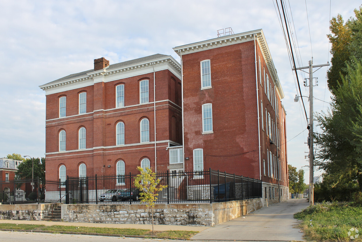 Building Photo - Irving School Apartments