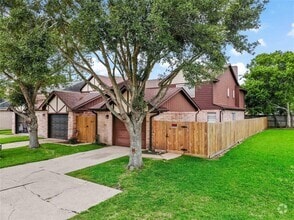 Building Photo - 542 Birdsong Dr