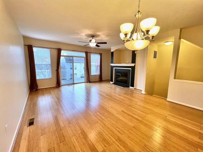 Building Photo - Modern Townhome Just Steps from TQL Stadium!
