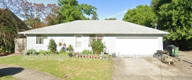 Foto del edificio - 240 S Monmouth Ave