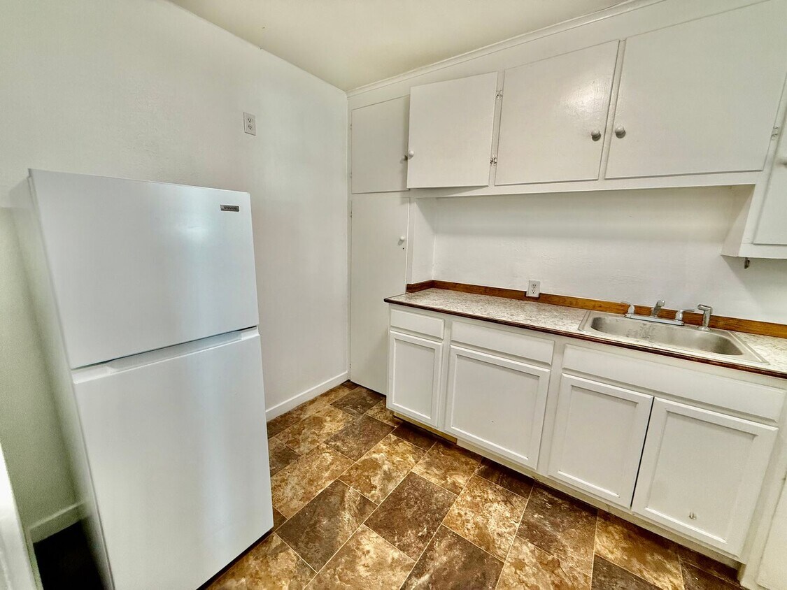 Foto principal - 1-Bedroom Apartment Move-in READY!