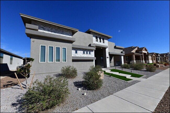 Foto del edificio - 2712 Sammy Cervantes St