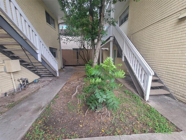 Building Photo - 1328 Bomar St