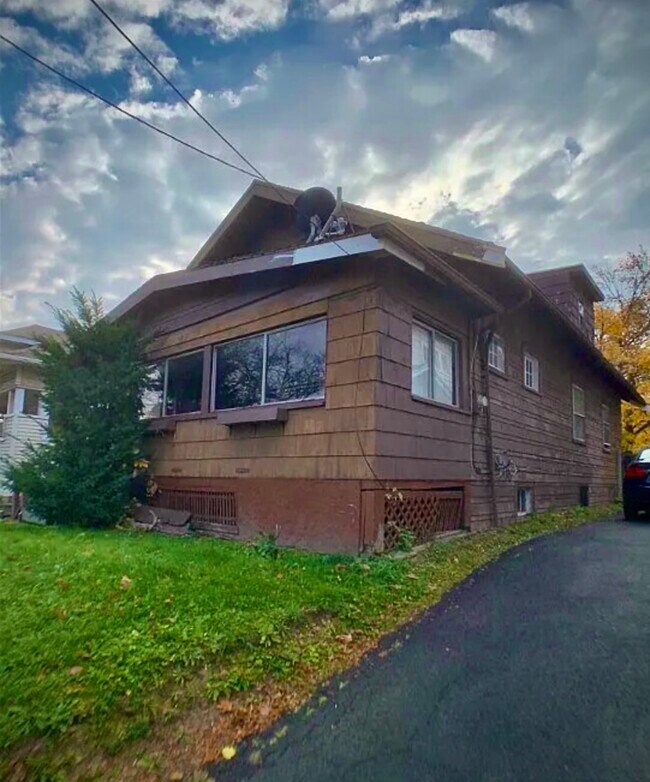 Foto del edificio - 831 Ridgeway Ave