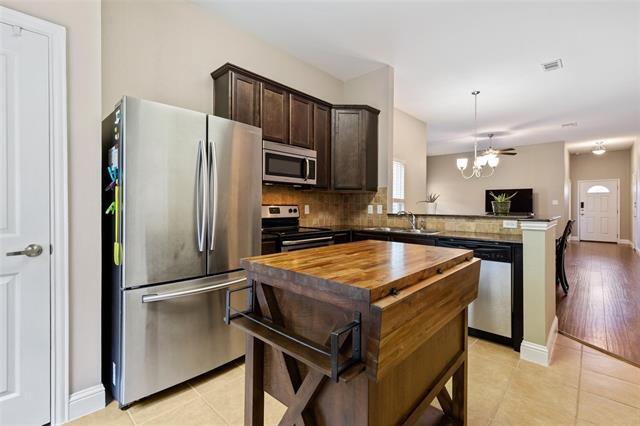Foto del edificio - 512 Highpark Ct