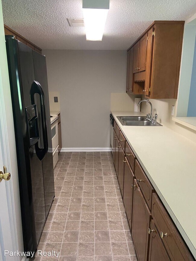 Building Photo - 3 br, 1.5 bath House - 2572 Hampstead Drive