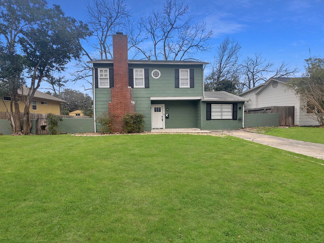 Primary Photo - Alamo Heights Move In ready