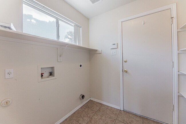 Building Photo - 514 Prospector Trl