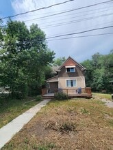 Building Photo - 1638 S Cascade Ave