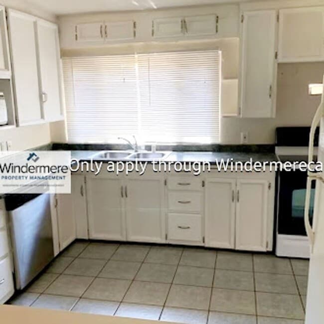 Foto del edificio - Spacious Halfplex in Carmichael - Availabl...