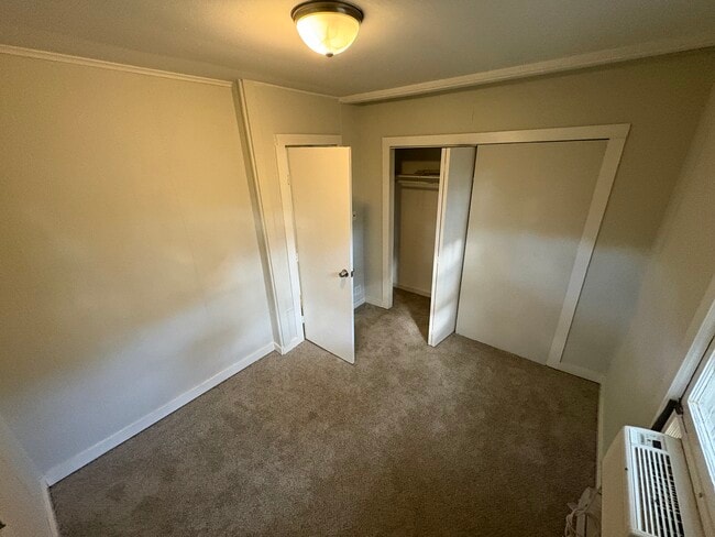 Building Photo - 2 Seawanhaka Ave