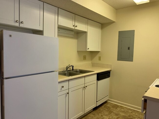 Building Photo - 1 Bedroom Townhome in West Ashley
