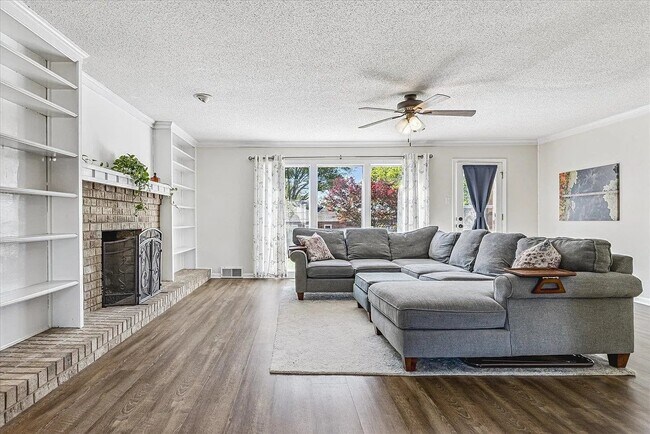 Foto del edificio - 8021 Brooxie Cove