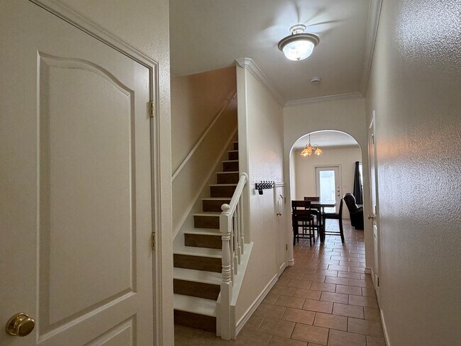 Foto del edificio - ISLAND TOWNHOME IN A GATED COMMUNITY