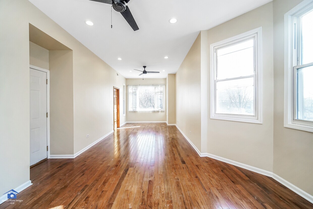 Primary Photo - 2028 N Hamlin Ave