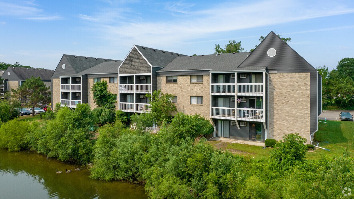 ReNew Kentwood Apartments 53105310 Kellogg Woods Dr SE Kentwood, MI