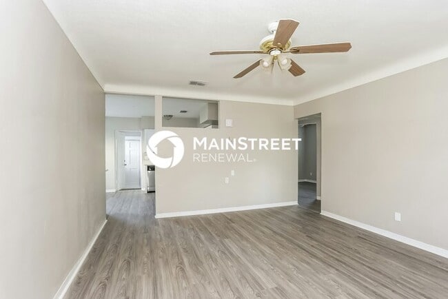 Foto del edificio - 4 Bedroom Pet-Friendly Home in St Petersbu...