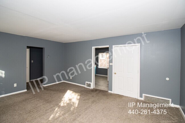 Building Photo - Lee/Harvard Area 2BR 1BA Up Unit