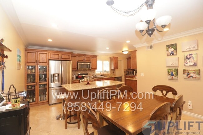 Foto del edificio - 4 Bed 2 Bath Home With Fenced Backyard