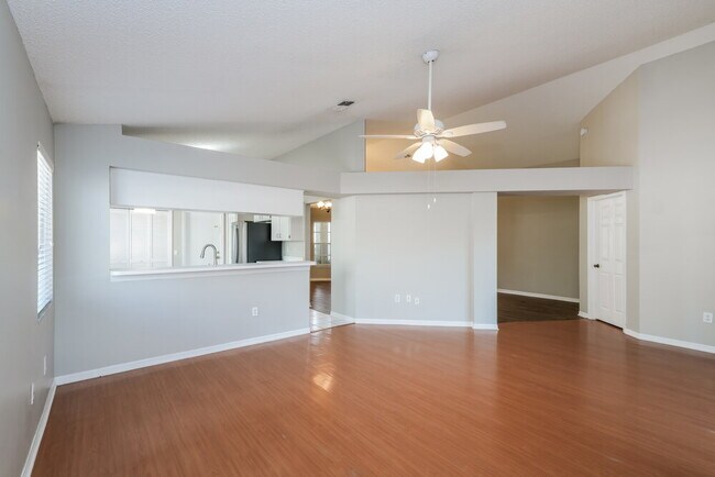 Foto del edificio - 28454 Meadowrush Way