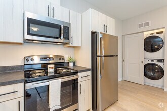 HoM Flats at 28 West photo'