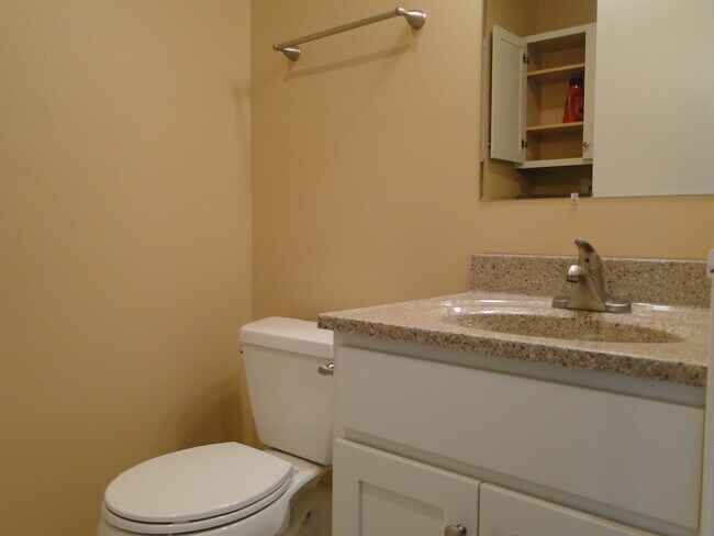 Building Photo - 1111 Elizabeth Ct